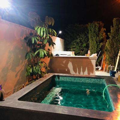 Construcción de piscina y suelo de hormigón impreso