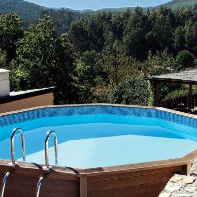 Piscina elevada hormigón efecto madera