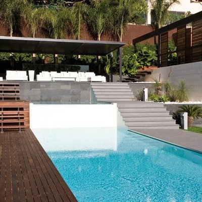 Piscina en niveles respectando topografía  