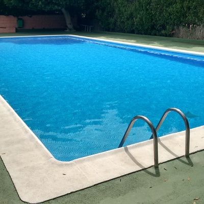piscina reparada y llenada