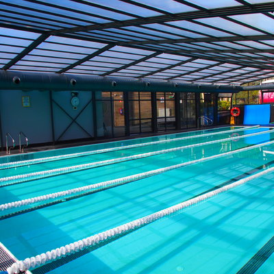 piscina y cubierta