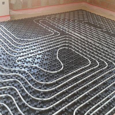 Sistema de climatización por suelo radiante para vivienda en Santiago de la Ribera