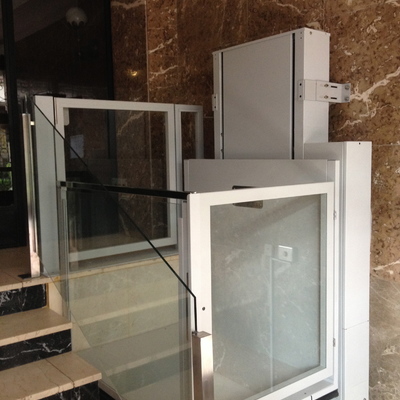 Instalación plataforma vertical salvaescaleras recorrido 1050mm