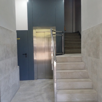 Eliminación de barreras arquitectónicas y sustitución de ascensor