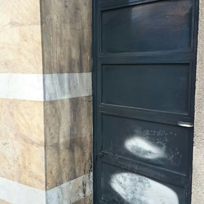 Limpieza de Fachada y Baldosa Después de Incendio