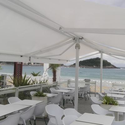 PORTERIA BITOLDO CON MAMPARAS PARA TERRAZA HOSTELERIA