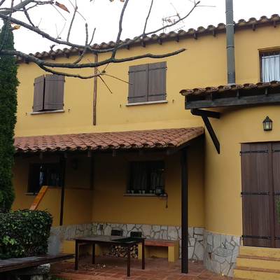 puertas y porticones realizados con tarima exterior sintética