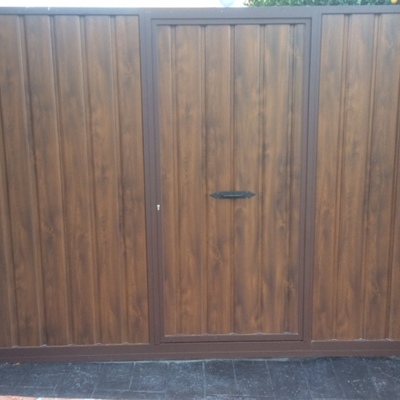 PUERTA DE ACERO INOX EN DOS HOJAS CON FIJO SUPERIOR 