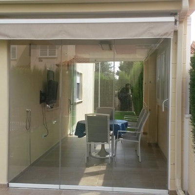 Posición cerrado con toldos recogidos.