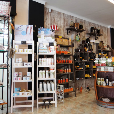 Presentación producto, lado izquierdo del local