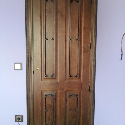 Puertas rústicas y rodapié