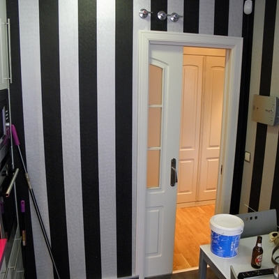 PUERTA CORREDERA C/ARMAZÓN Y EMPAPELADO POR TRABER OBRAS SL