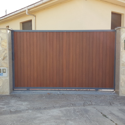 PUERTA CORREDERA Y DE ENTRADA