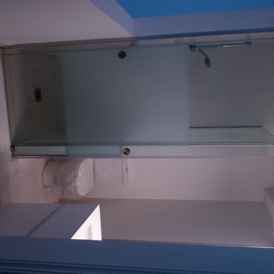 PUERTA DE PASO Y SEPARACION DUCHA