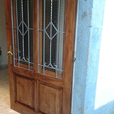 Puerta de seguridad exterior