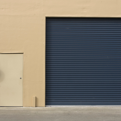 puerta garaje metálica azul