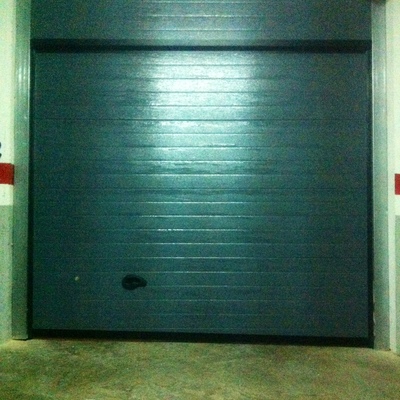 Puerta seccional corrales