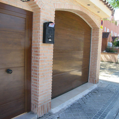 Puerta seccional Imitacion madera superlisa