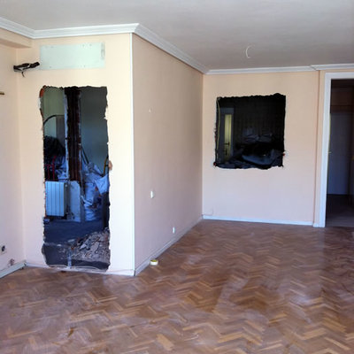 Puerta y ventana en pared