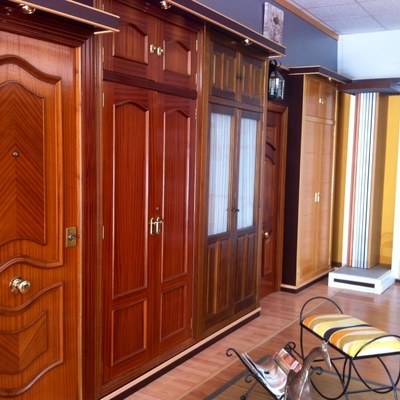 puertas entrada y armario