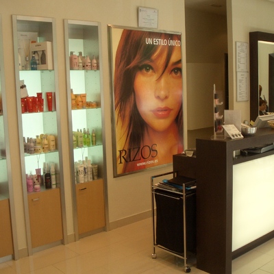 Salón de Peluquería y estética Rizo´s ubicado en la calle Caleruega