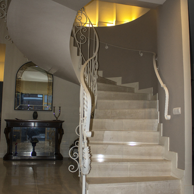 Recibidor - Escalera escultórica