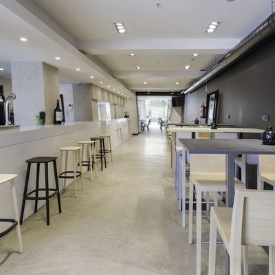 REFORMA BRINGANTIUM LOUNGE EN SANTA CRISTINA (OLEIROS)