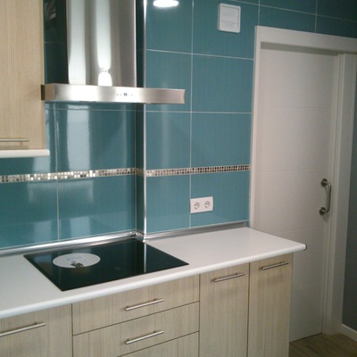 reforma cocina con puerta corredera  con doble tabique