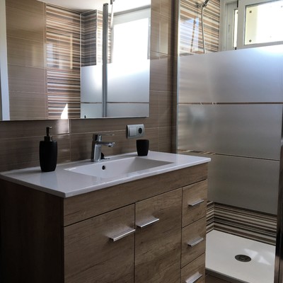 Reforma con pack renueva en calle salvador allende, TORREMOLINOS