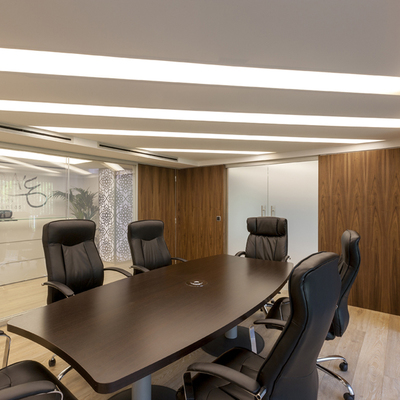 Reforma de oficinas - Telas tensadas - Iluminación personalizada