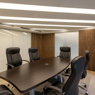 Reforma de oficinas - Telas tensadas - Iluminación personalizada