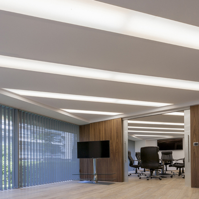 Reforma de oficinas - Telas tensadas - Iluminación personalizada