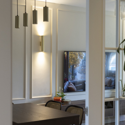 Reforma integral de vivienda con diseño contemporáneo, luz y carácter