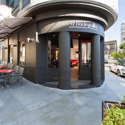 Reforma vinoteca a bodeguilla en Carballo (A Coruña)