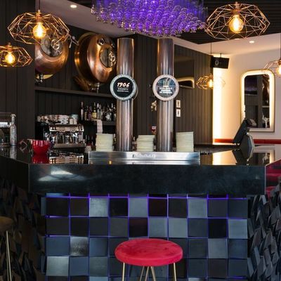 Reforma vinoteca a bodeguilla en Carballo (A Coruña)