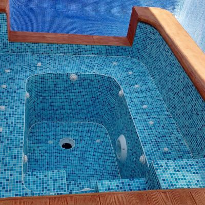 Reforma jacuzzi y corona piscina 