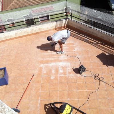 REHABILITACION DE TERRAZA CON MATERIAL IMPERMEABLE TRANSPARENTE Y TRANSITABLE