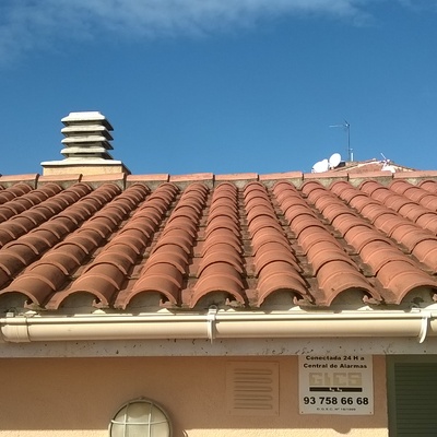 Reparación de tejado, impermeabilización ,formación y  rejuntado  del terrado  en Barcelona