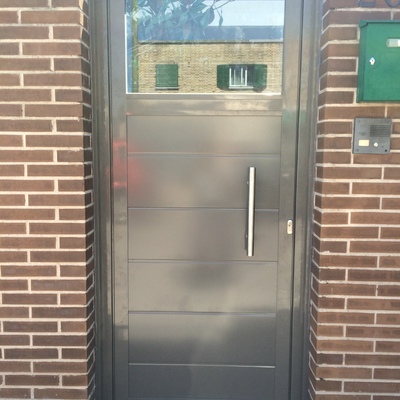 RESIDENCIAL CON CERRADURA Y CRISTAL DE SEGURIDAD