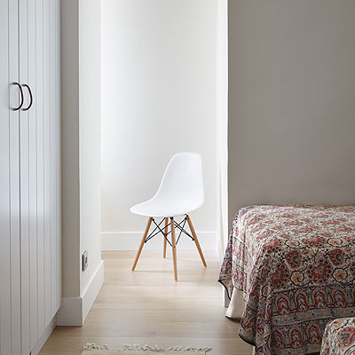 RINCÓN DE LECTURA EN EL DORMITORIO DE INVITADOS