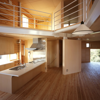 Salón comedor con habitación de niños.