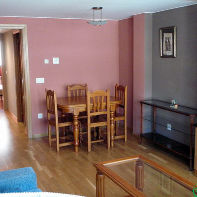 Salón comedor de piso diseñado para alquiler en Zaragoza