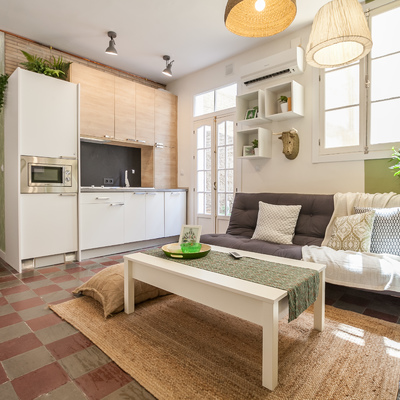 Salón con cocina abierta