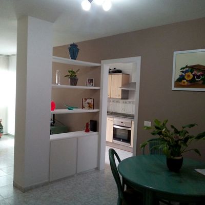 Salón despues de pintura. Anulación puerta cocina.