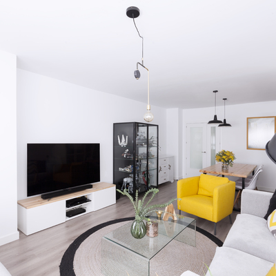 Salón industrial con toques nórdicos