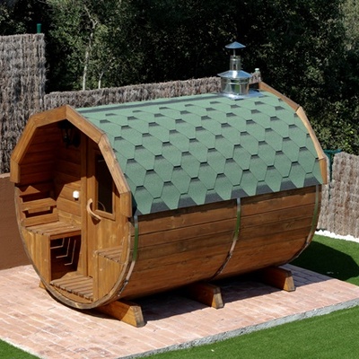 Sauna de leña en el jardín posterior