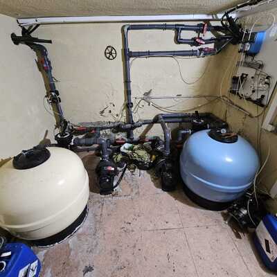 Mantenimiento de sistema de filtración en piscina comunitaria