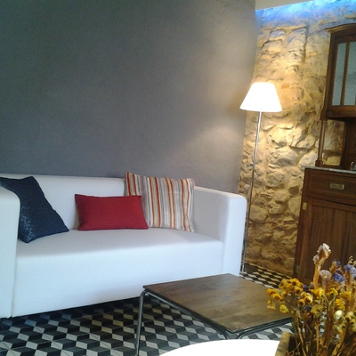 Sofá y lámparas de Ikea