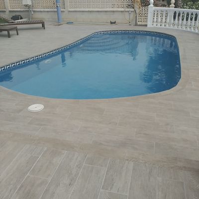 Soleria borde piscina