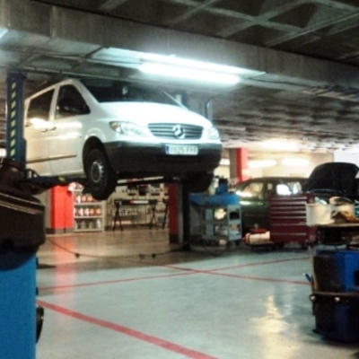 TALLER MECÁNICO EN AV PORTUGAL (TOLEDO)